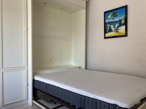 2 bedrooms, iron/ironing board