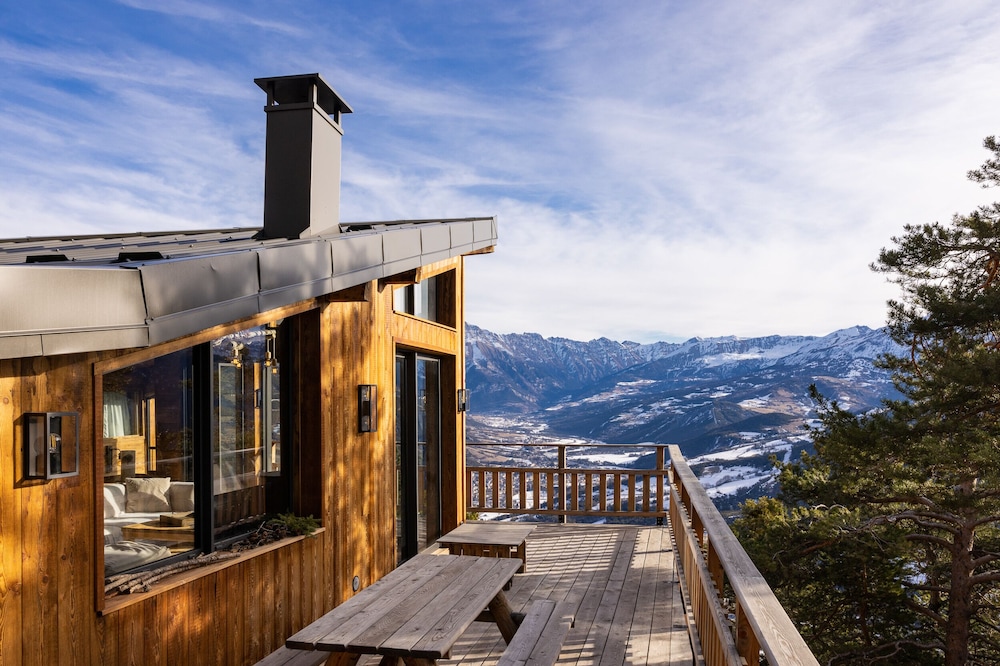Recent luxurious chalet with breathtaking view