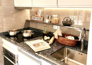 Fridge, microwave, oven, stovetop