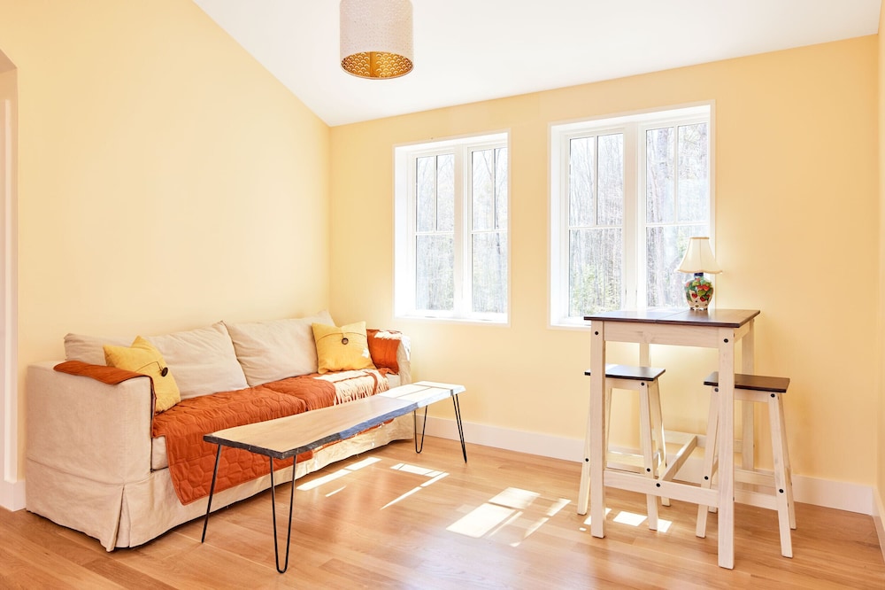 The Farm Loft, on an organic farm - 10 min from beaches!