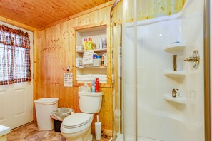 Ensemble douche/baignoire, sèche-cheveux, serviettes fournies