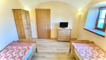 Single Room | Free WiFi, bed sheets