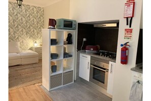 Fridge, microwave, oven, stovetop - A very nice house with a patio! A very nice house with a patio! (Sintra)