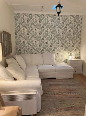 TV - A very nice house with a patio! A very nice house with a patio! (Sintra)