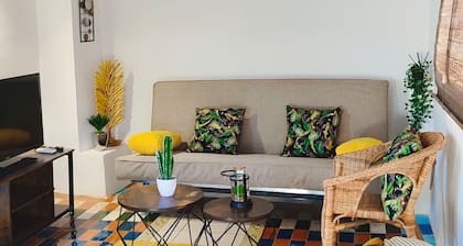 Acogedor , luminoso, terraza-solarium, salon rustico. Muy cerca de Madrid.......
