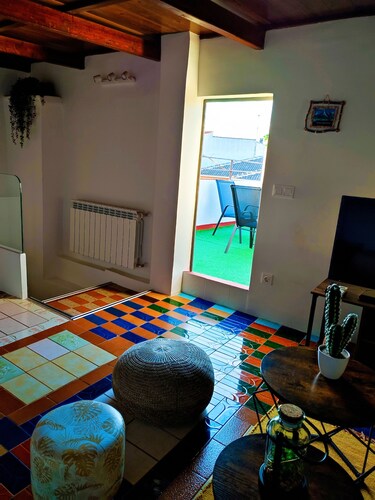 Acogedor , luminoso, terraza-solarium, salon rustico. Muy cerca de Madrid.......