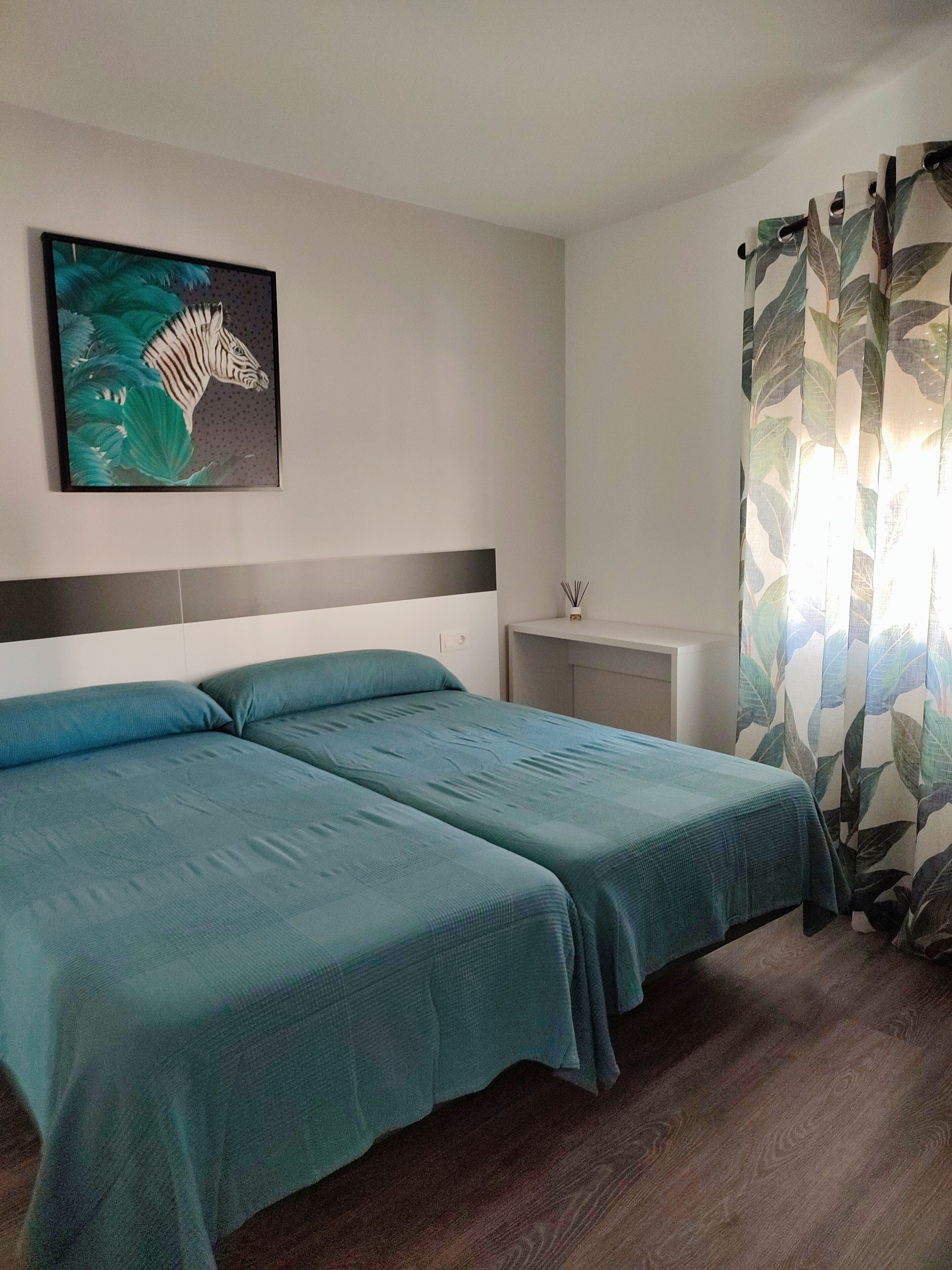 2 dormitorios, escritorio, sistema de insonorización