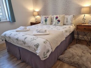 2 bedrooms, iron/ironing board, free WiFi, bed sheets - HEART OF INVERNESS MODERN APARTMENT (Inverness)