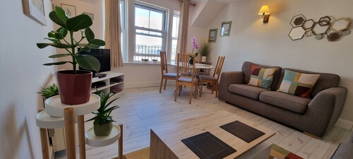 HEART OF INVERNESS MODERN APARTMENT