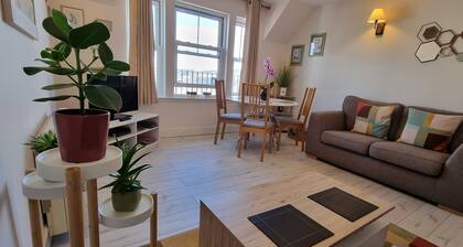 HEART OF INVERNESS MODERN APARTMENT