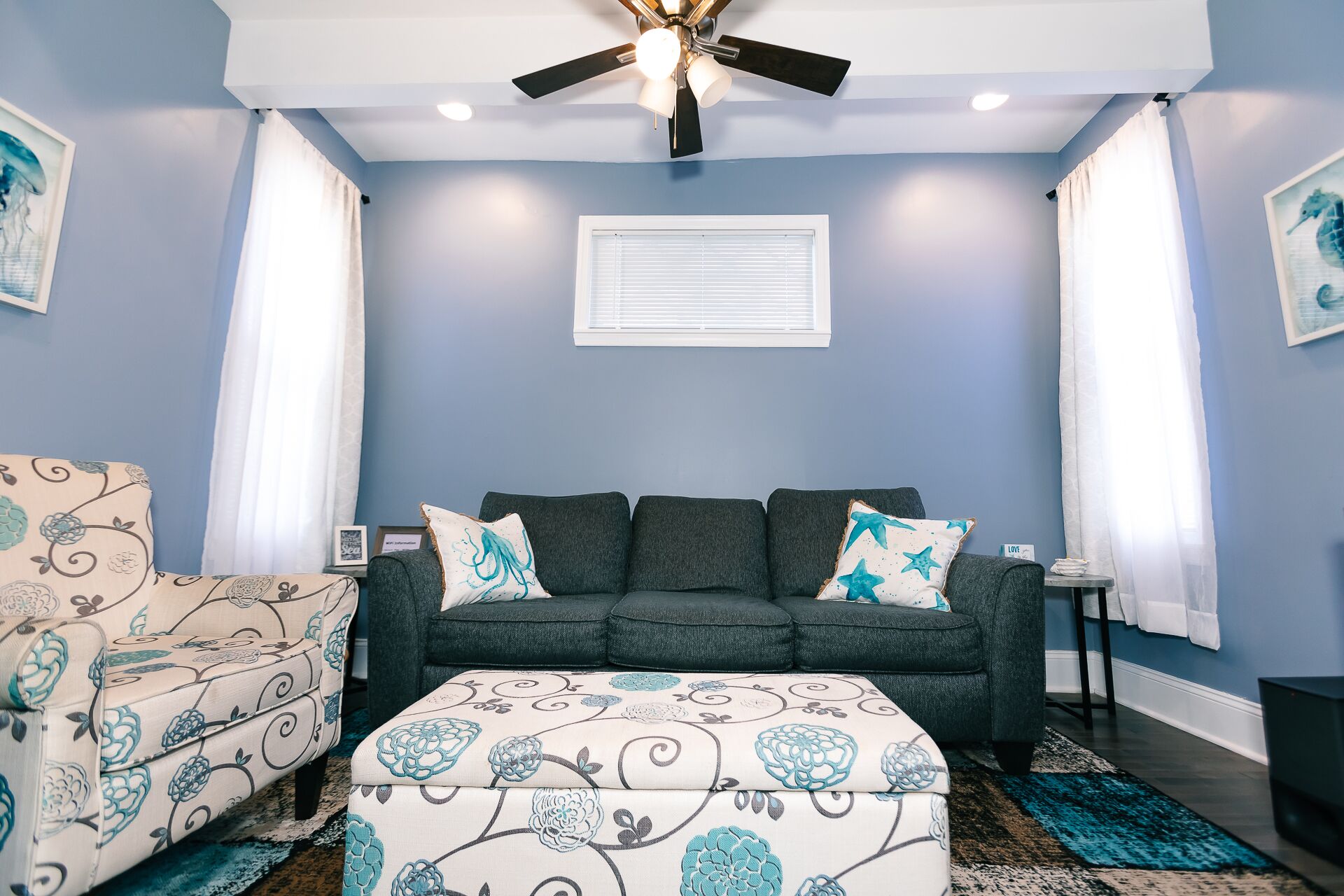 3-BR house walk to beach, shopping, bars, NYC train. 6-beach passes & 4-bikes.