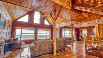 Smart TV, lettore DVD, libri, videoteca