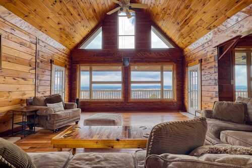 The Mountain Crest Cabin