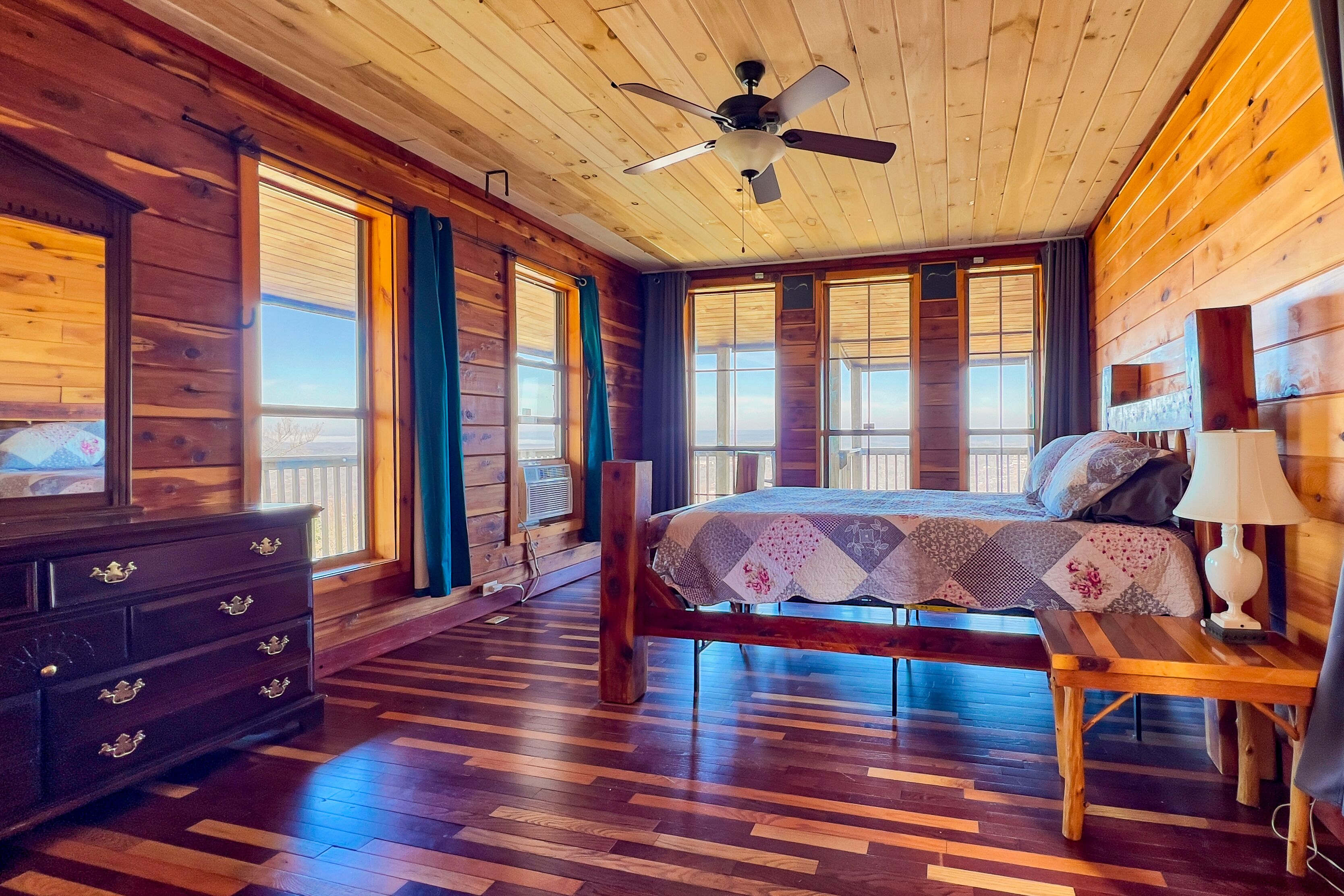 The Mountain Crest Cabin