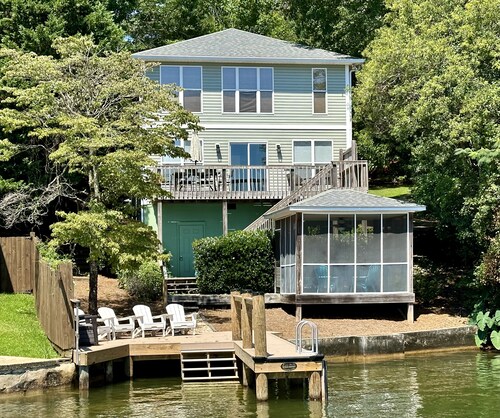 Prime, Peaceful Waterfront Location! Big, clear water views! Fire table!