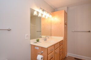 Combined shower/tub, hair dryer, towels, soap - Premier Waterfront Location! Big, clear water views! Fire table! (Dadeville)