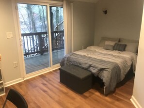 5 bedrooms, desk, iron/ironing board, free WiFi