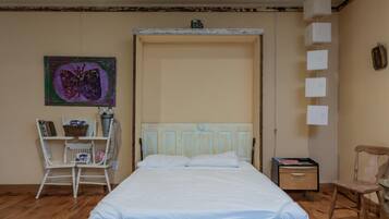 1 bedroom, desk, free WiFi, bed sheets