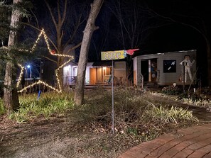 Exterior - Eclectic & Spacious Guest Cottage (walk to downtown/pet friendly) (Pittsboro)