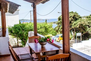 Outdoor dining - Amorani aps (ΜΠΑΤΣΙ)