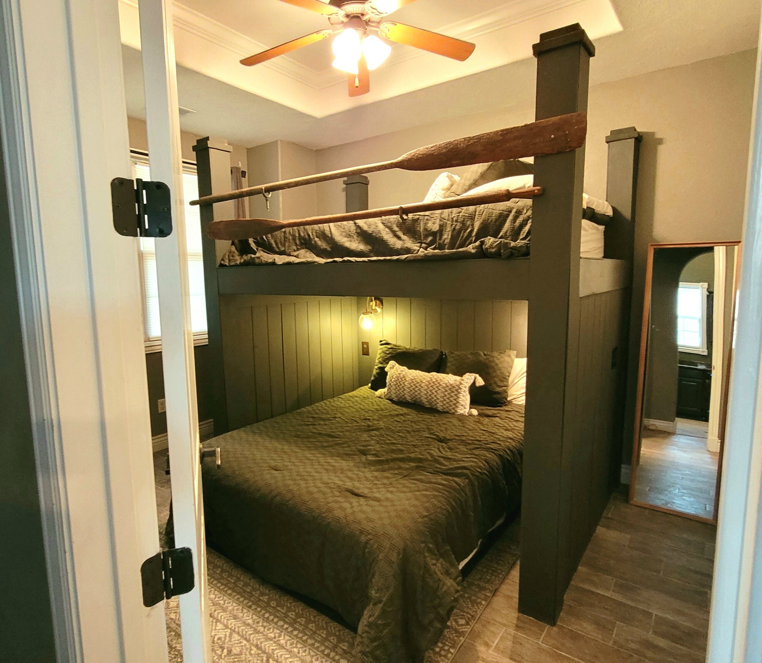 2 slaapkamers, een strijkplank/strijkijzer, gratis wifi, beddengoed