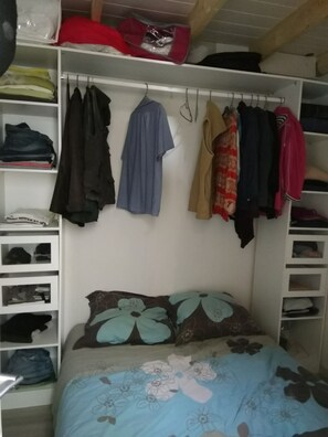 2 chambres, fer et planche à repasser