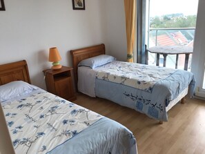 2 Schlafzimmer, Reisekinderbett, kostenloses WLAN