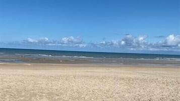 Una spiaggia nelle vicinanze