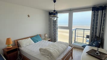 2 bedrooms, travel crib, free WiFi