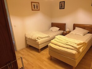 2 bedrooms, travel cot, free WiFi