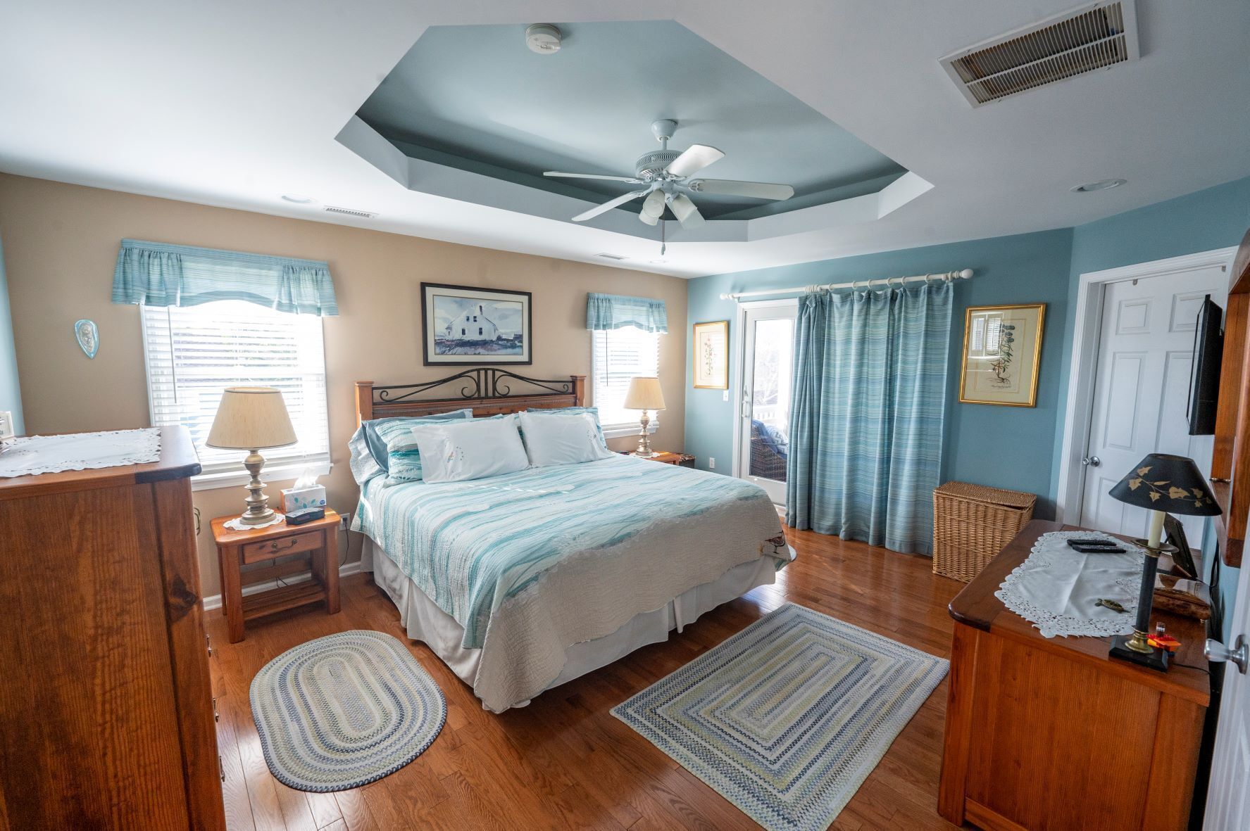 Beautiful home in LBI with built in pool , hot tub and fire pit.