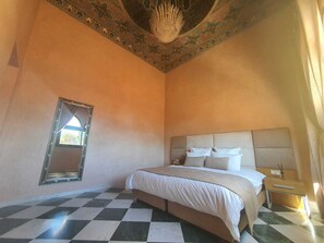 4 chambres, fer et planche à repasser, Wi-Fi, draps fournis