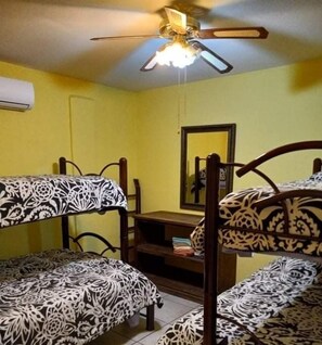 5 Schlafzimmer, Bügeleisen/Bügelbrett, kostenloses WLAN, Bettwäsche