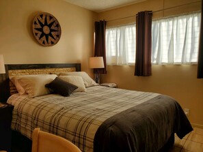 1 bedroom, iron/ironing board, free WiFi, bed sheets - Private Cozy Studio walking distance to beaches, shops, restaurants and bars (Kihei)