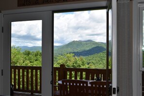 Dining - Private retreat on 7 acres, mountain views, firepit, king bed, sleeps 6.  (Hiawassee)