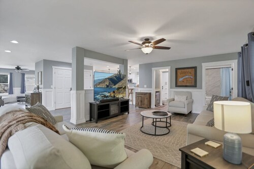 Colonial on Crane:  (WHOLE HOME)  Hot tub, pet friendly, and boat dock included