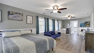 5 bedrooms, desk, iron/ironing board, travel cot