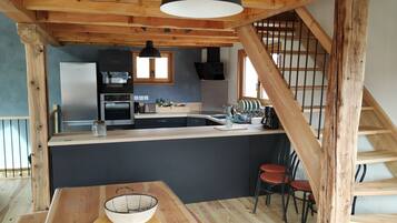 Réfrigérateur, micro-ondes, four, plaque de cuisson