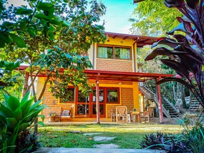 Family Villa, Accessible, Private Bathroom (Comfort Ecologic Vista) | Garden - Chale Sossego (Alto Paraíso de Goiás)