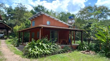 Pintu masuk properti