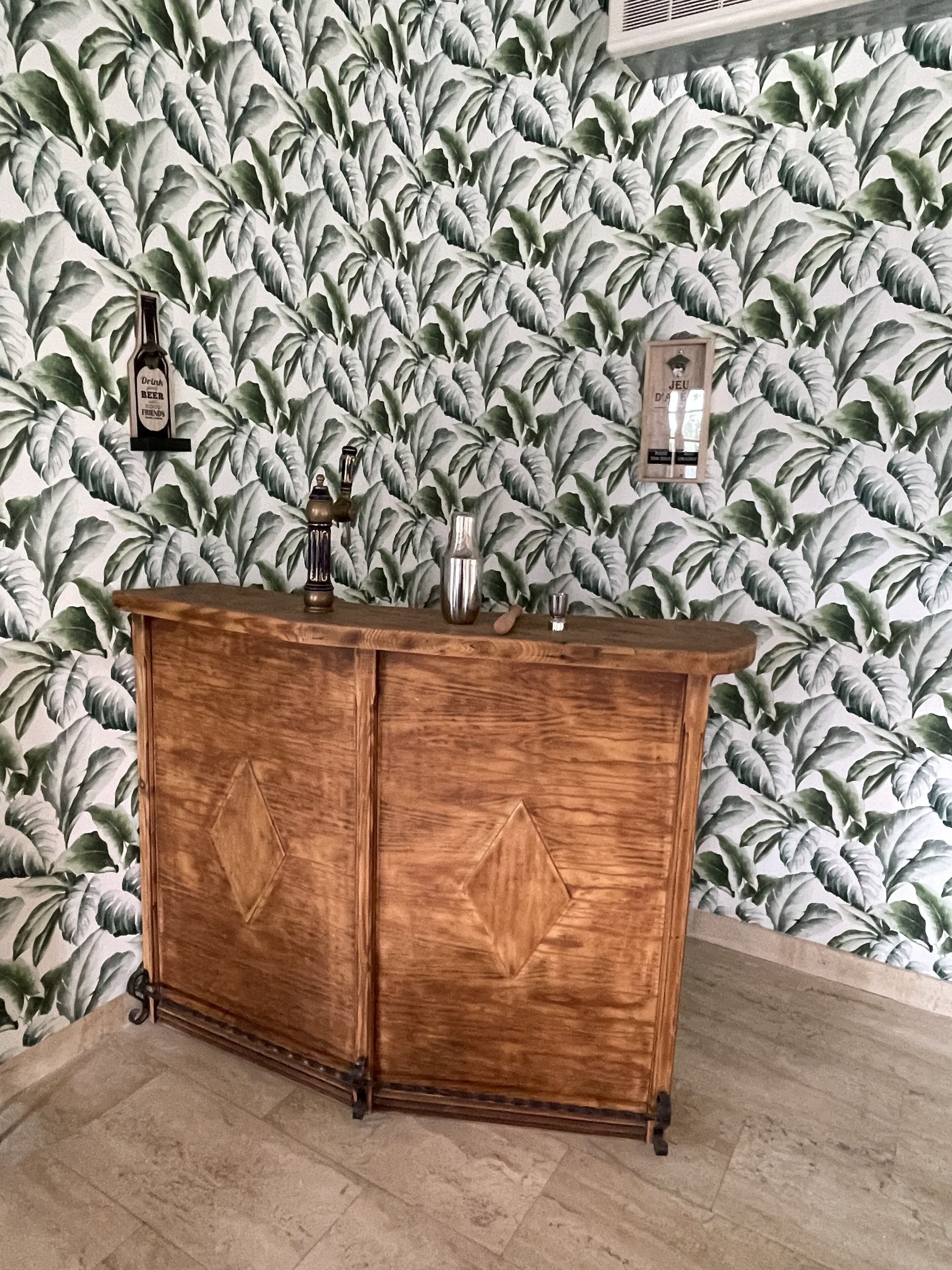 House sleeps 21, heated indoor pool, 1 hour from Paris