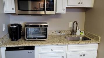 Fridge, microwave, oven, coffee/tea maker