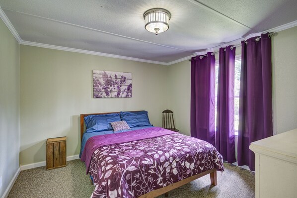 3 bedrooms, iron/ironing board, travel cot, free WiFi