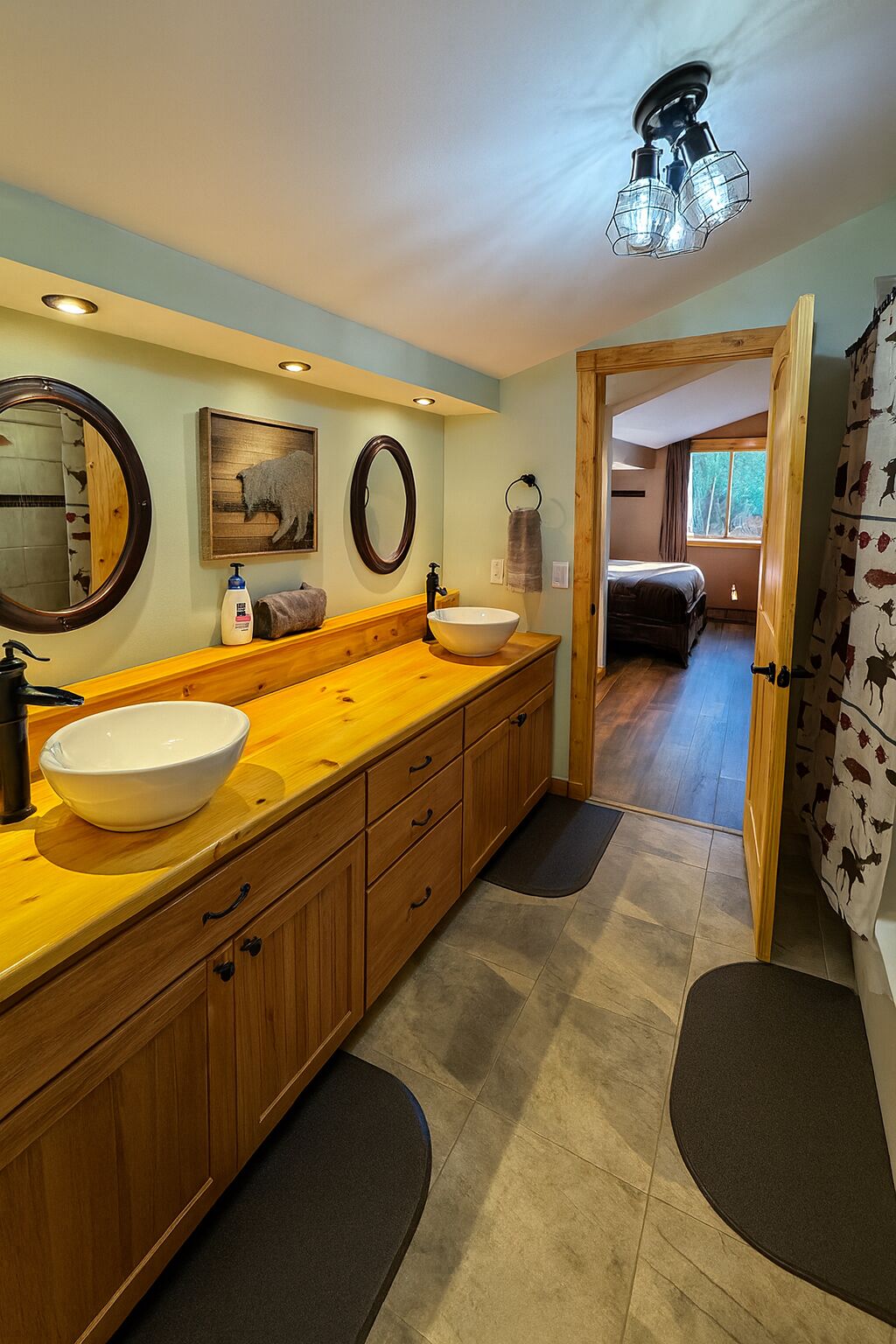 2 chambres, fer et planche à repasser, Wi-Fi gratuit, draps fournis