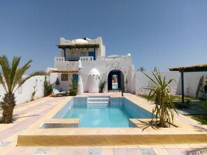 حمام سباحة