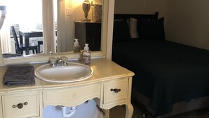 A bathroom with a sink, mirror, and toiletries. - Tiny casita in beautiful Uvalde, 20 minutes from Frio River (Uvalde)