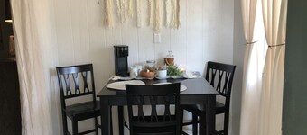 Tiny casita in beautiful Uvalde, 20 minutes from Frio River