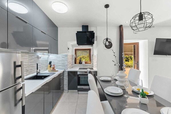 Fridge, microwave, oven, stovetop