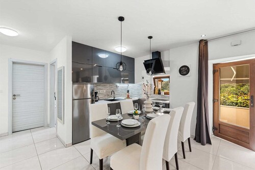 Happy Hideaway Villa by Aneo Travel