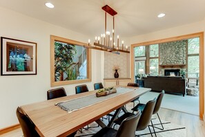 Dining - Luxury 4BD/3BA Custom Home-12 Acres - Sauna, Jet Tub, Theater, 3 Gas Fireplaces (Scandia)